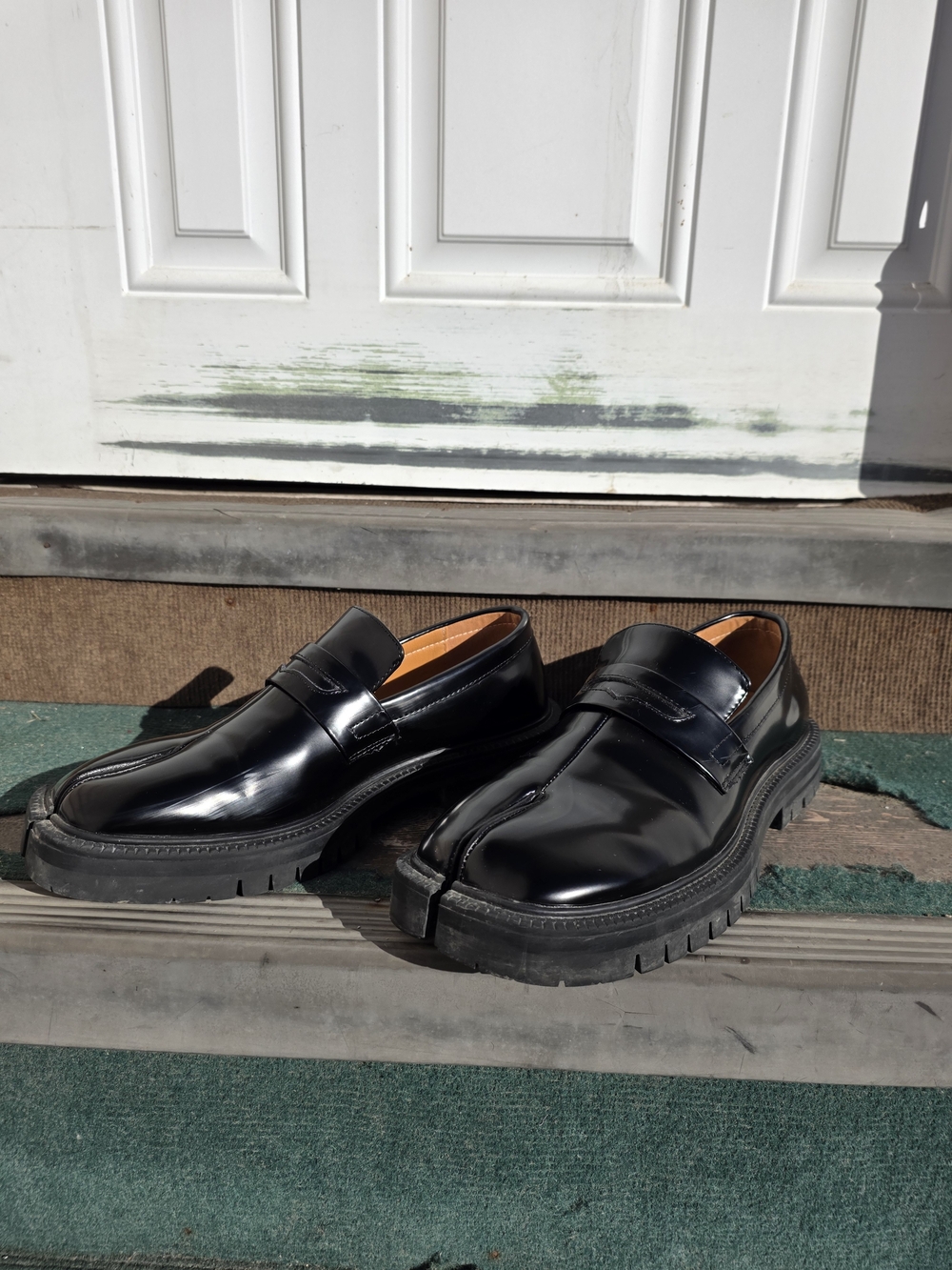 Platform Tabi Loafers - Gloss Black